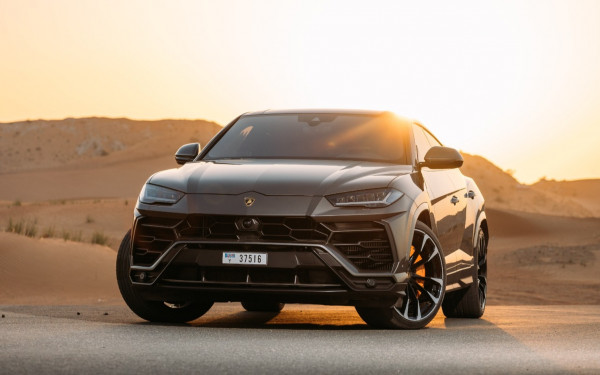 Dunkelgrau Lamborghini Urus, 2022